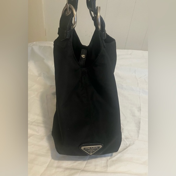 Authentic Prada Tessuto Nylon Shoulder Bag w/Leather handles. - Picture 5 of 9